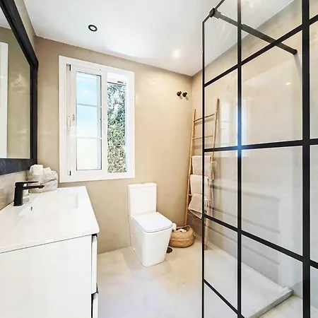 Perla Close To With A Private Pool