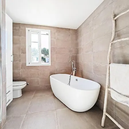 Perla Close To With A Private Pool מיחאס