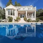 Perla Close To With A Private Pool 미하스